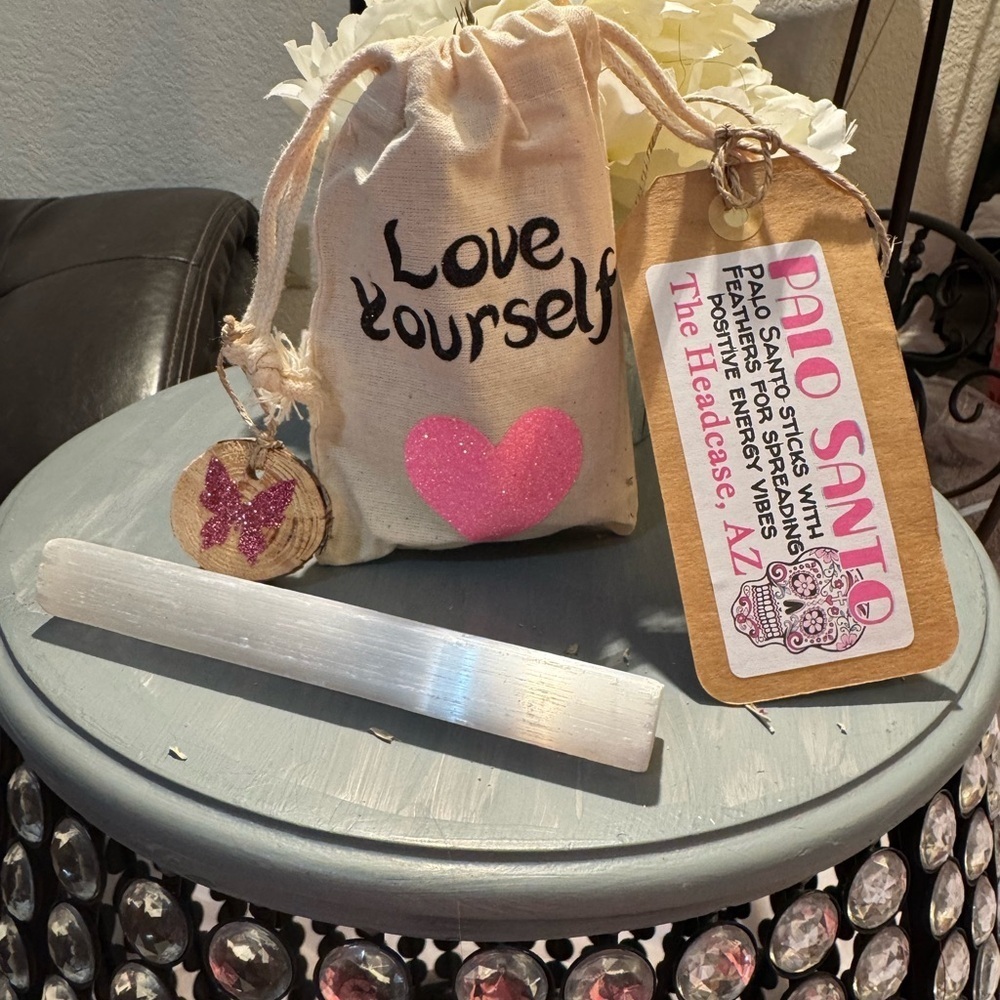 THE HEAD CASE A7 Love yourself spiritual healing smudge kit w selenite wand